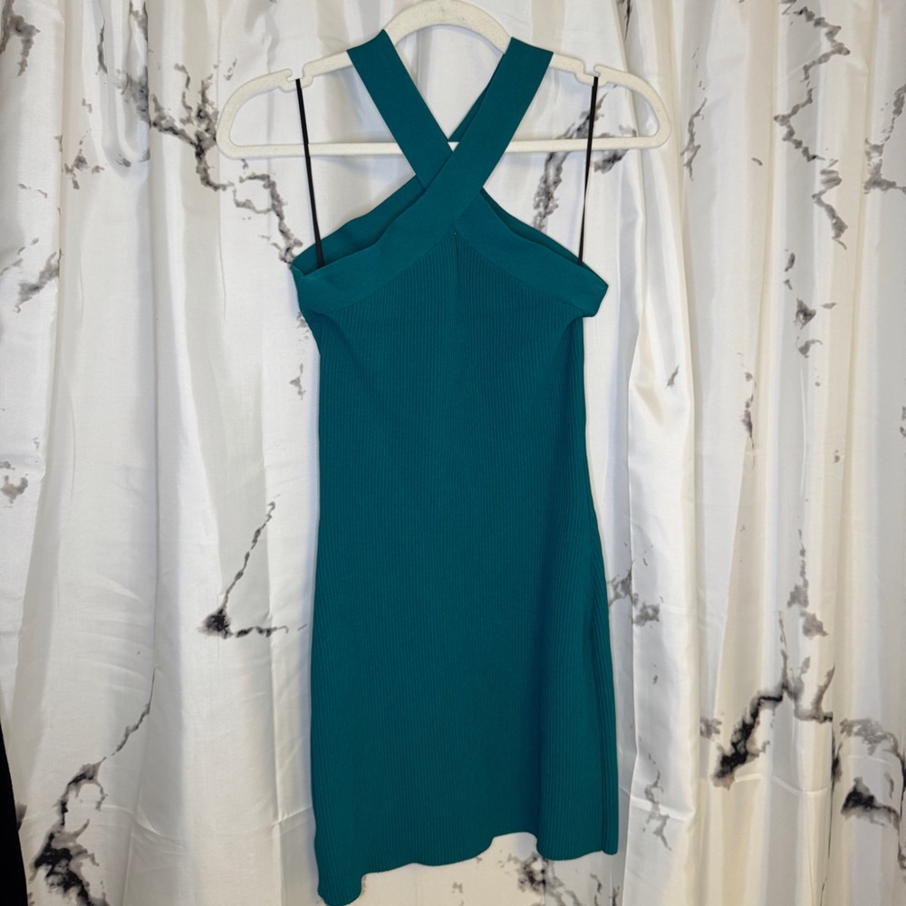 Babaton
Sculpt Knit Criss Cross Dress